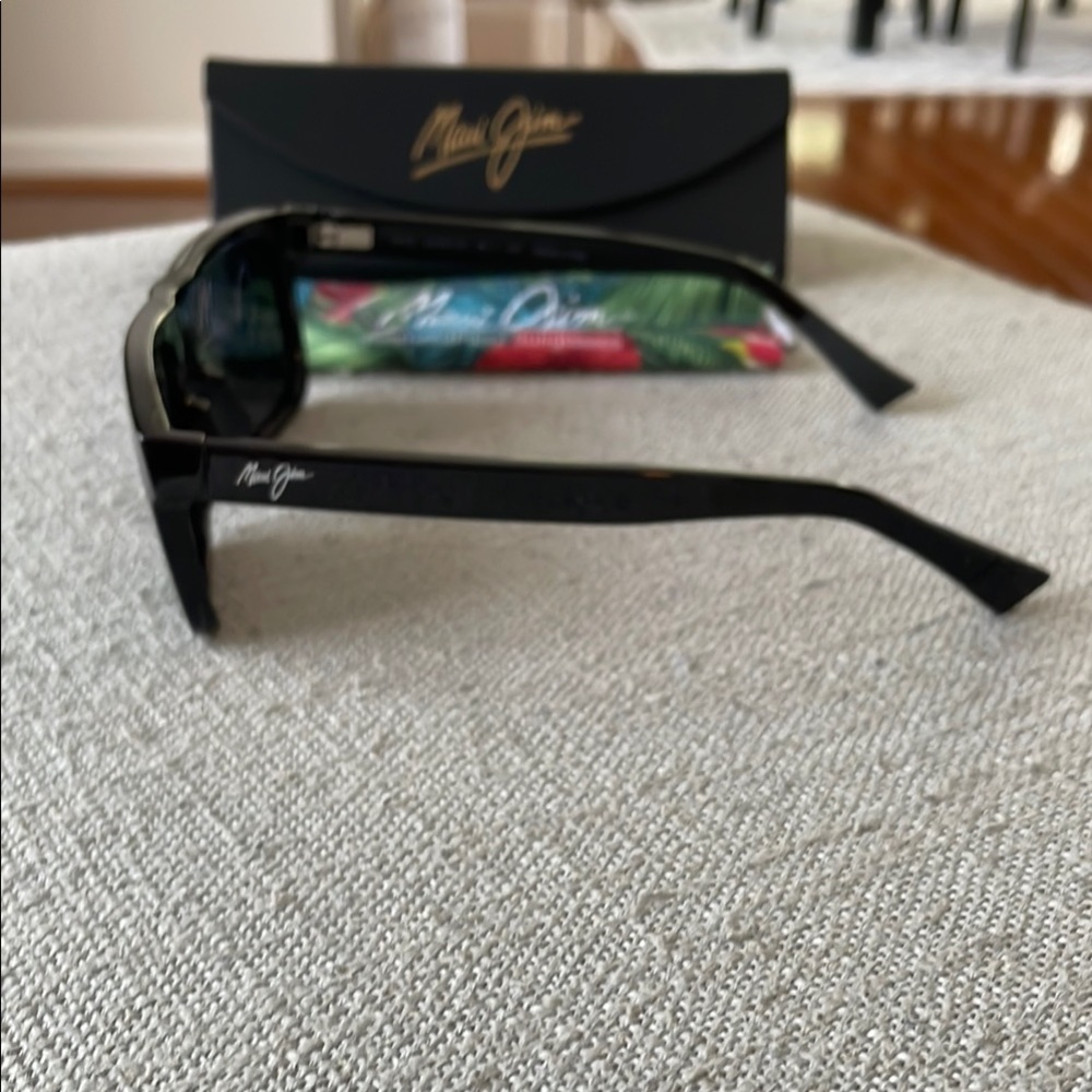 Maui Jim ‘Ōpio Sunglasses - Picture 3 of 11
